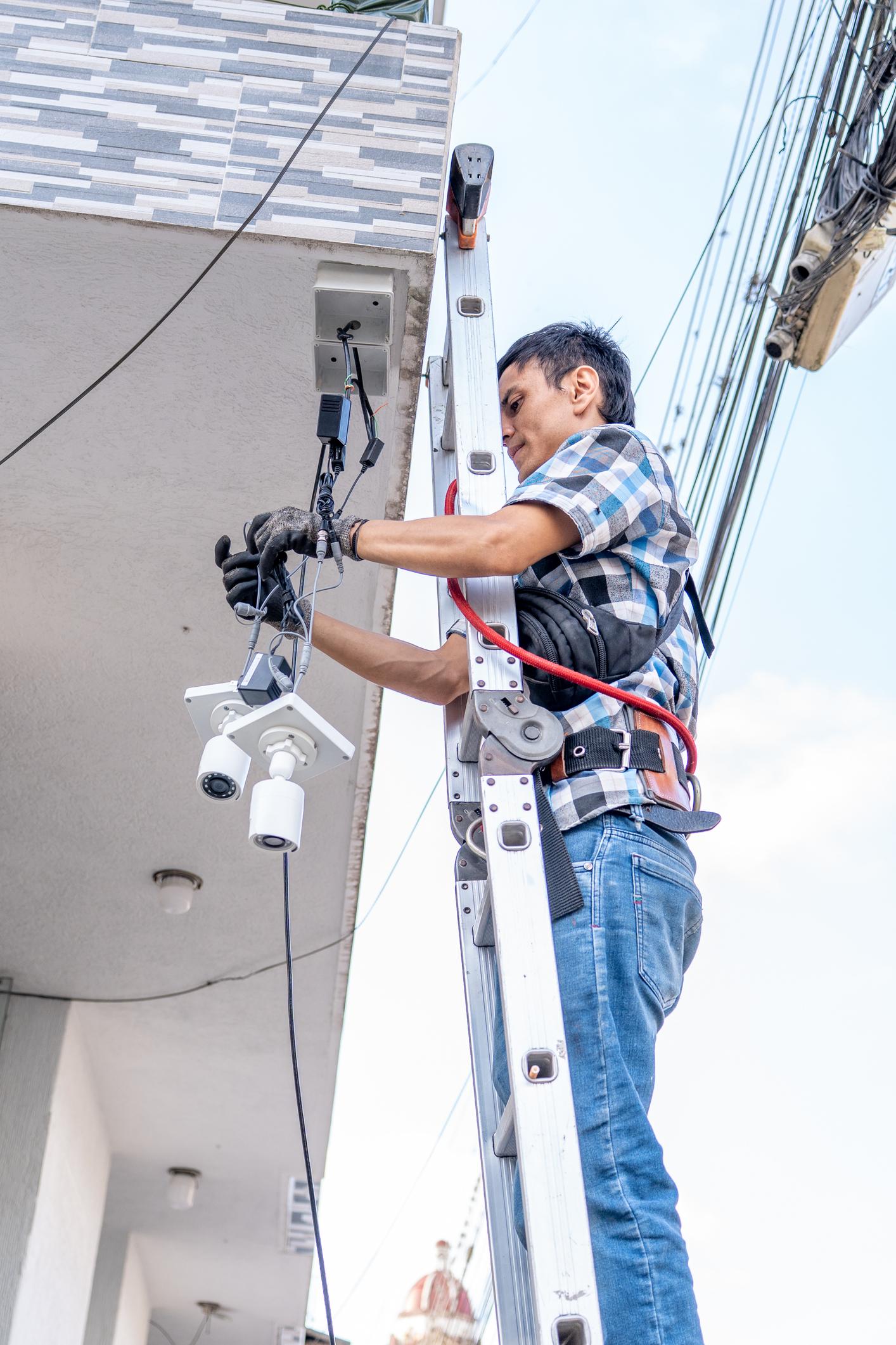 CCTV ვიდეო სამეთვალყურეო კამერების მონტაჟი
